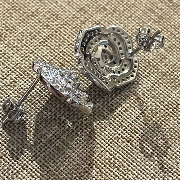 The Romantic 925 Silver & cubic zirconia Rose design Stud Earrings - Picture 7 of 10